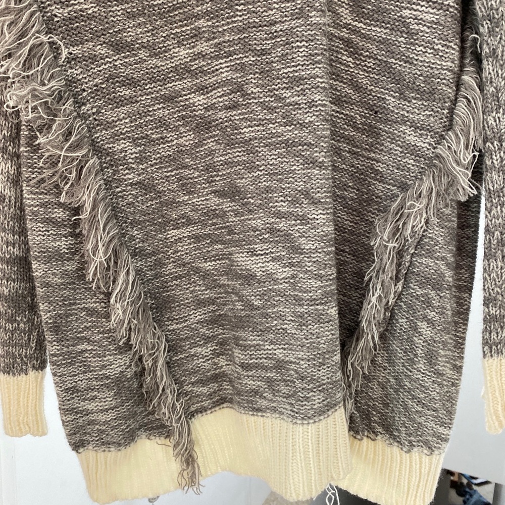 NWT Love Token Grey & White Amelia Fringe Sweater - Picture 8 of 8